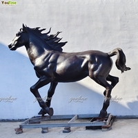 Sculpture de cheval au galop en bronze grandeur nature, finition antique artisanale pour la décoration de jardin, de villa, de manoir