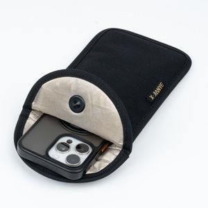 Bolsa Faraday Personalizada para Teléfono Móvil con Protección Completa Contra la Radiación y Cierre Magnético para Reuniones Confidenciales - Product Image 1