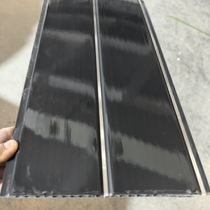Paneles de Revestimiento de PVC para Techo, Tipo Plafón, Color <span class=keywords><strong>Negro</strong></span> Plateado Brillante de Alta Calidad, en China - Product Image 1