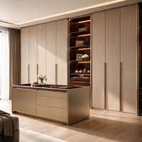 Dressing moderne en placage de bois avec îlot de rangement, étagères ouvertes et portes battantes pleine hauteur