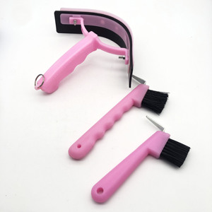 Kit per la pulizia dei cavalli con accessori per cavalli in plastica morbida tra cui pettine al Curry e spazzola per la toelettatura - Product Image 1