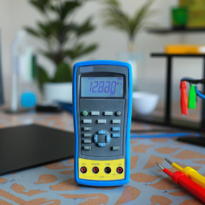 Calibrador de Corriente y Voltaje de Alta Resolución, Instrumento de Calibración Portátil con Pantalla LCD - Product Image 3