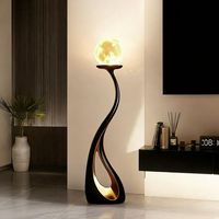 Lampadaire LED design nordique en résine, style moderne et minimaliste, idéal pour hôtel, salon ou coin.