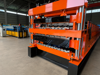 Machine de formage automatique de panneaux de toiture en acier coloré à trois couches avec moteur de pompe à engrenages PLC