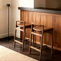 Tabouret de bar en bois massif nordique, chaise de comptoir minimaliste moderne vintage de style mid-century avec dossier en cuir pour îlot de cuisine