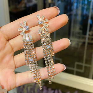 Di modo Semplice Monili Delle Donne Del Partito Del Fiore di Girasole A Forma di Ventaglio Lunga di Cristallo Della Nappa Orecchini di Zircone - Product Image 2