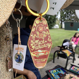 Fabricantes Diseño hecho en fábrica Aleación de zinc Anime Logotipo personalizado Llavero personalizado Esmalte suave duro Llavero de metal personalizado - Product Image 3