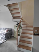 VIKO Appartement Hôtel Style Minimaliste Intérieur Double Plaque Bois Massif Escalier Droit Escalier