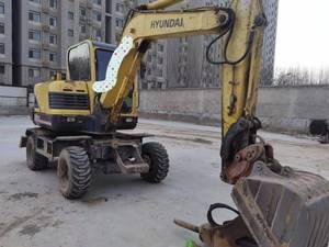 Pelle multifonction sur chenilles originale de la Corée Hyundai 60-9 Hyundai à haut rendement en bon état en vente - Product Image 5