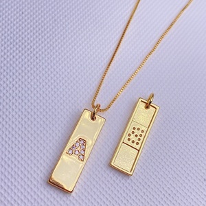Collana Personalizzata con Ciondolo Rettangolare Placcato Oro 18K, Iniziale Luminosa da A a Z, Gioielli con Nome Personalizzato per Donne - Product Image 1
