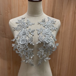 Un par de Apliques de encaje Floral con diamantes de imitación y purpurina para coser parches con Motivos de encaje de flores para coser vestidos - Product Image 4
