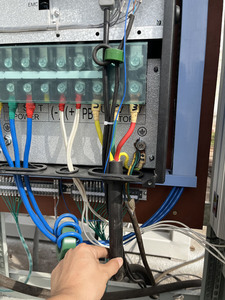 Prensa Pneumática de Tres Vigas y Cuatro Columnas de 630 Toneladas con Control PLC para Piezas de Automóviles/Talleres Industriales/Láminas Metálicas con Certificación CE YQ32-6 - Product Image 5