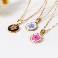 Collier en fleurs naturelles de mousse de lierre et de myosotis, pendentif en plastique style forêt, chaîne en bambou simple et polyvalente, pour femme, style sportif, directement de l'usine