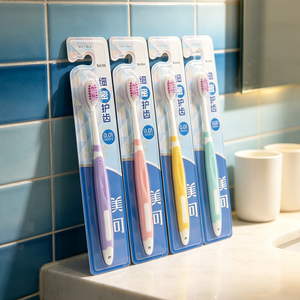 <span class=keywords><strong>Brosse</strong></span> à dents en PBT <span class=keywords><strong>ultra</strong></span>-douce au charbon de bois avec manche en plastique coloré pour usage domestique, taille standard pour adultes - Product Image 1
