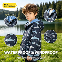 Großhandel Hochwertige Polyester Maßgefertigte Kinder-Regenjacke Wasserdicht mit Aufdruck für Mädchen Reisen Touren Outdoor Regenmantel