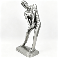 Trophée personnalisé en métal, figurine de golfeur en argent mat, sculpture en pose de swing, détails athlétiques, trophée d'honneur pour tournoi de club