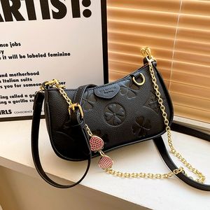 Modieuze En Veelzijdige Kleine <span class=keywords><strong>V</strong></span>-Stijl Onderarmtas Voor Dames, Een Nieuwe Zomer Retro-Bedrukte Crossbody-Ketting Met Één Schouder - Product Image 4