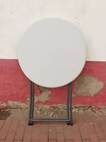 Table d'appoint pliable moderne en plastique blanc imperméable HDPE de 32 pouces pour l'extérieur