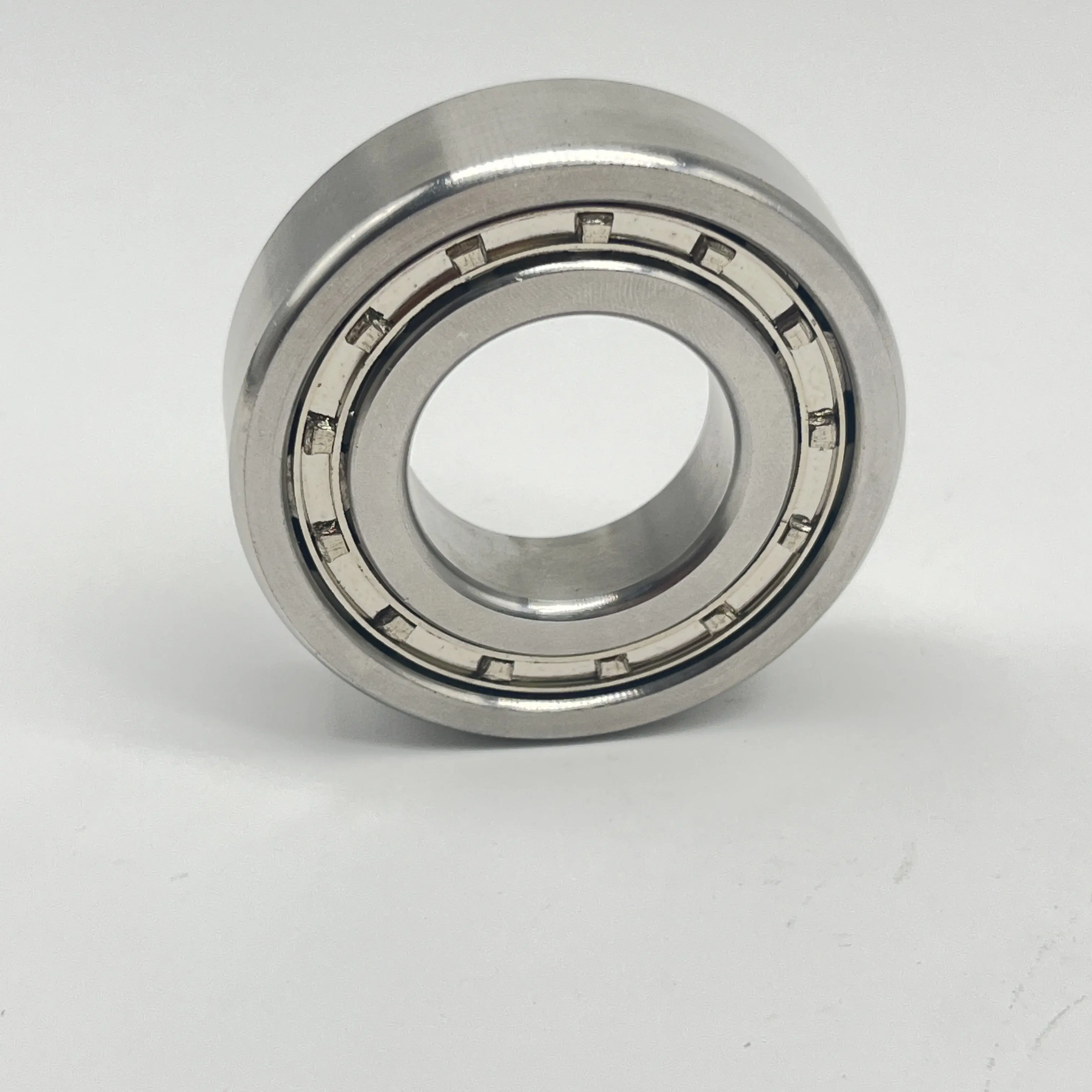 Production and manufacturing of 420 material cylindrical roller bearing SSNJ2216