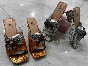 Zapatillas y sandalias elegantes para mujer, zapatillas de tacón bajo con diseño de moda, zapatos - Product Image 2