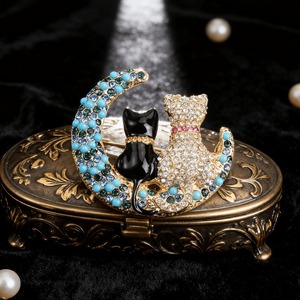 Broche de luxe en forme de chat dans la lune pour femmes et hommes, accessoires de bijoux exquis avec strass - Product Image 2