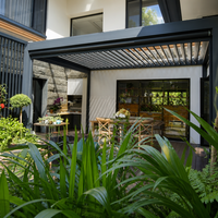 Pergola motorisée MEIXIN ORLANDO avec porte coulissante, trois côtés vitrés, éclairage LED pour villa, véranda, patio