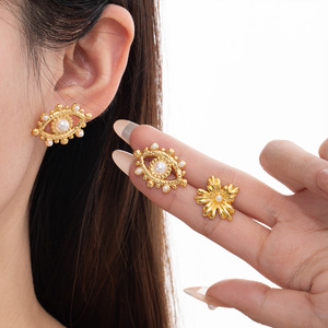 Pendientes Clásicos de <span class=keywords><strong>Perlas</strong></span> con Ojo de la Suerte, Pendientes de Acero Inoxidable Chapados en Oro con Forma de Flor para Mujer, Joyería de Estilo Vintage al por Mayor - Product Image 4