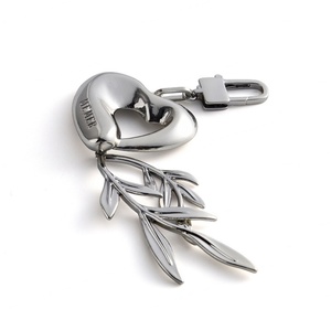 Regalo Romántico para el Día de San Valentín, Llavero de Metal Único con Diseño Creativo en Forma de Corazón - Product Image 1