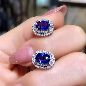 Boucles d'oreilles fines en zircone bleue ovale, design halo, pour un usage quotidien - Product Image 4