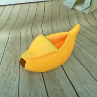 Coussin douillet en forme de banane pour animaux de compagnie, niche fermée, nid douillet en peluche pour petits chiens et chats, accessoires de sommeil chauds pour animaux.