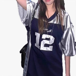 Maillot de sport personnalisable à manches courtes pour homme – T-shirt d'été streetwear de marque, coupe ample, design polyvalent, blocs de couleur, maillot tendance - Product Image 3