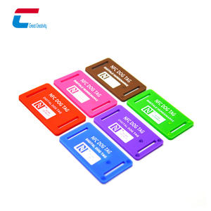 Colliers personnalisés pour chiens avec puce d'identification scannable, étiquette intelligente à code QR, étiquette pour animaux de compagnie gravée en silicone, étiquette NFC pour animaux de compagnie - Product Image 1