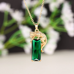 Collana con Ciondolo Leopardo Trendy per Donne, Gioiello Elegante con Charm Animale, Accessorio di Moda per Uso Quotidiano, Idea Regalo - Product Image 3