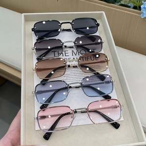 Lunettes de soleil carrées vintage en alliage avec logo personnalisé 2025, protection UV400, petite monture rectangulaire pour hommes et femmes - Product Image 3