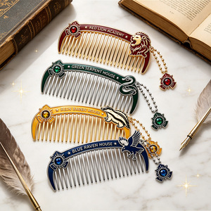 Peine para el <span class=keywords><strong>Cabello</strong></span> Estilo Vintage del Mundo Mágico, Peine Metálico Antiestático de Dientes Finos, Portátil, Escuela de Magia y Hechicería de Hogwarts - Product Image 1
