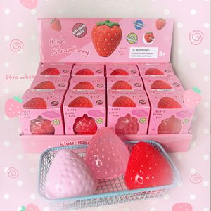 Jouet Squishy Géant Fraise, Jouet Sensoriel Anti-Stress Doux et Compressible en Forme de Fruit, Jouet Fidget Réaliste Fraise pour Enfants et Adultes - Product Image 3