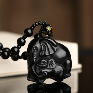 Venta al por mayor barato personalizado protección religiosa negro Animal Jade elefante cristal colgante cuentas collares joyería
