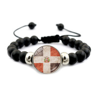 Gelang manik-manik kaca cabochon bertema Bendera Republik Dominika, bertekstur sandblast, tema nasional patriotik, dengan simpul geser yang dapat disesuaikan.