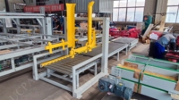Fourniture de distributeur de palettes pour palettisation empilable avec convoyeur à plateau tournant et emballage de palettes