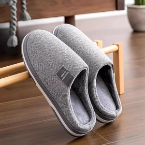 Chaussons d'intérieur Texlina pour hommes, en fausse fourrure d'hiver, légers, doux, respirants, semelle intermédiaire en TPR, pour un usage domestique, lot de 12 paires - Product Image 2