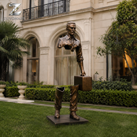 Sculpture de magnat d'affaires en bronze grandeur nature personnalisée avec valise, statue figurative surreale pour jardin extérieur, villa, décoration d'art public