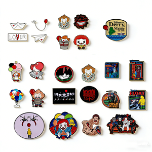 Spille da bavero in metallo smaltato con palloncino rosso Pennywise di Stephen King, Pennywise ritorna a Derry Town, all'ingrosso, in stock, in grandi quantità, IT - Product Image 2