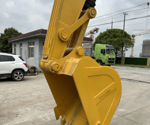 Excavadora usada pesada Kumatsu PC220 para construcción, paisajismo, agricultura, obras municipales, peso operativo de 22 toneladas - Product Image 6