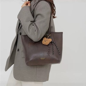 Bolso de Hombro de Gran Capacidad, Nuevo para Invierno, Estilo Retro, Versátil - Product Image 1