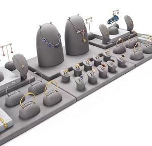 <span class=keywords><strong>Espositore</strong></span> per Gioielli Personalizzato Accettato da DOC, Set Espositivo in Microfibra per Anelli, Collane e <span class=keywords><strong>Orecchini</strong></span> - Product Image 1