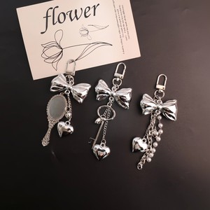 Llavero Minimalista de Aleación Plateada <span class=keywords><strong>con</strong></span> Mariposa y Corazón <span class=keywords><strong>Espejo</strong></span> para Coche, Colgante para Bolso - Product Image 6