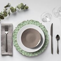 Assiettes de présentation décoratives en plastique PP vert écologique de 13 pouces, style antique, pour dîner, mariage, fête, Noël, vente en gros