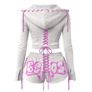 Ensemble décontracté deux pièces sportif pour femme : crop top bleu à capuche et short au-dessus du genou avec design à lacets jaunes, respirant et écologique, idéal printemps-été - Product Image 2