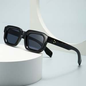 Gafas de Sol Retro Personalizadas con Logotipo, Gafas de Sol Cuadradas con Remaches Punk Degradados para Hombre y Mujer, Protección UV400 - Product Image 2