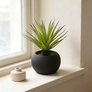 Plante succulente verte artificielle avec pot en papier mâché noir, <span class=keywords><strong>herbe</strong></span> de sabre verte artificielle en pot pour la décoration de la maison - Product Image 1